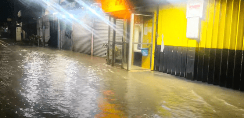 வெள்ளத்தில் மிதக்கும் மாங்குளம் தமிழர் பகுதியில் கடும் பதற்றம்