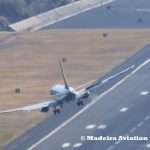 புயலில் சிக்கிய விமானம் தப்பிய பயணிகள்