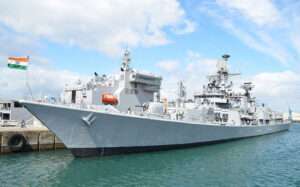 இலங்கையில் இந்தியா போர் கப்பல்