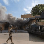 எரியும் அமெரிக்கா தூதரகம் ஈரான் குக்குக்கள் கடும் தாக்குதல்