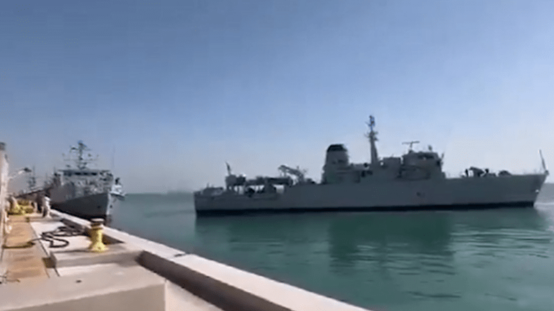 பிரிட்டன் போர் கப்பல் இரண்டு நேரெதிர் மோதல்|சிதறிய ஏவுகணை போர் கப்பல்|பாரசீக வளைகுடாவில் விபத்து