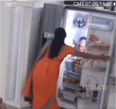 சிசுவை பிரிட்சில் அடைத்த தாய்