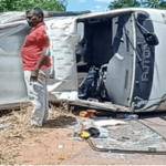 சுடலைக்கு அருகில் கவிழ்ந்தது லொறி