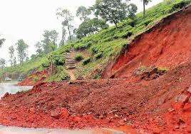 மக்களுக்கு எச்சரிக்கை மண்சரிவு அபாயம்