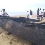 குழு மோதல் படகுகள் எரிப்பு