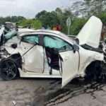 விபத்தில் சிதறியது மருத்துவர் கார்