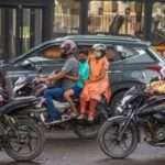 மோட்டார் சைக்கிளில் பின் ஆசனத்தில் அமர்பவர்களுக்கு சட்டம்