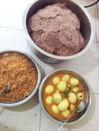 அர்ச்சுனாட வெற்றி உணவு வழங்கி கொண்டாடிய பெண்